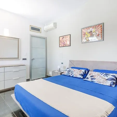 Comics & Cars - Themed Penthouse In Motor Valley مودينا