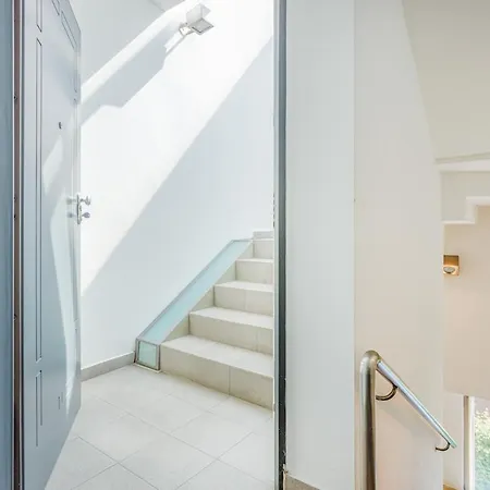 شقة Comics & Cars - Themed Penthouse In Motor Valley