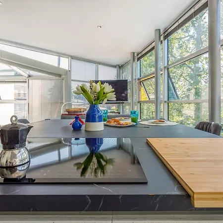 شقة Comics & Cars - Themed Penthouse In Motor Valley