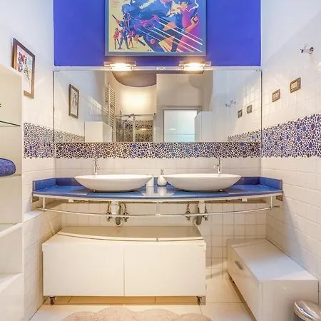 شقة Comics & Cars - Themed Penthouse In Motor Valley *