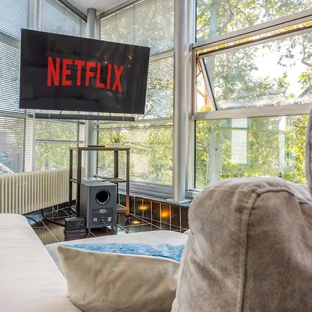 شقة Comics & Cars - Themed Penthouse In Motor Valley *