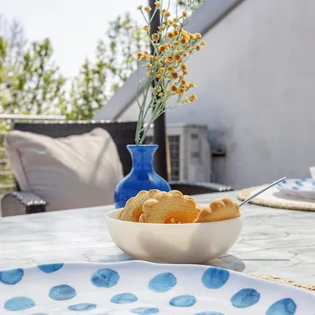 Comics & Cars - Themed Penthouse In Motor Valley