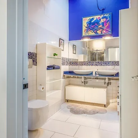 Comics & Cars - Themed Penthouse In Motor Valley *