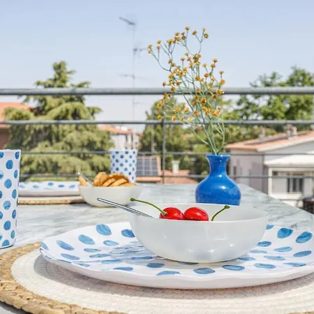 Comics & Cars - Themed Penthouse In Motor Valley Appartement *