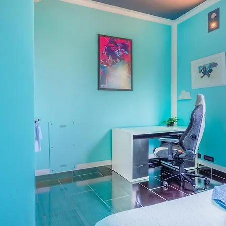 Comics & Cars - Themed Penthouse In Motor Valley Модена