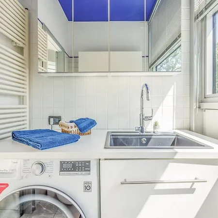 Апартаменты Comics & Cars - Themed Penthouse In Motor Valley