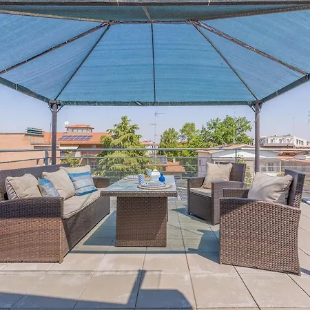 Апартаменты Comics & Cars - Themed Penthouse In Motor Valley Модена