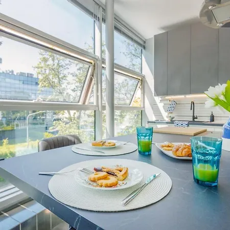 Comics & Cars - Themed Penthouse In Motor Valley *