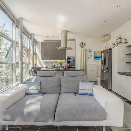 Appartement Comics & Cars - Themed Penthouse In Motor Valley *