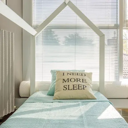 Апартаменты Comics & Cars - Themed Penthouse In Motor Valley