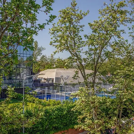 Апартаменты Comics & Cars - Themed Penthouse In Motor Valley