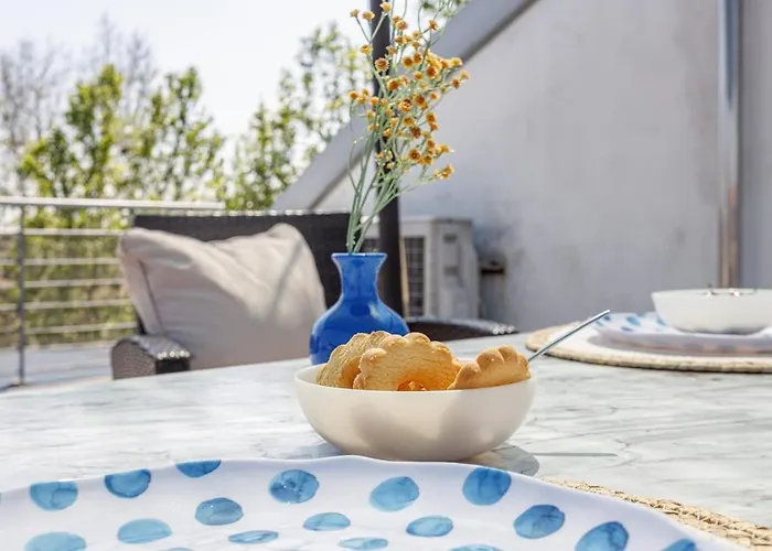 Comics & Cars - Themed Penthouse In Motor Valley