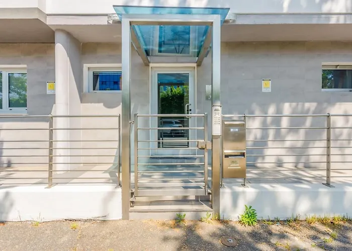 Διαμέρισμα Comics & Cars - Themed Penthouse In Motor Valley