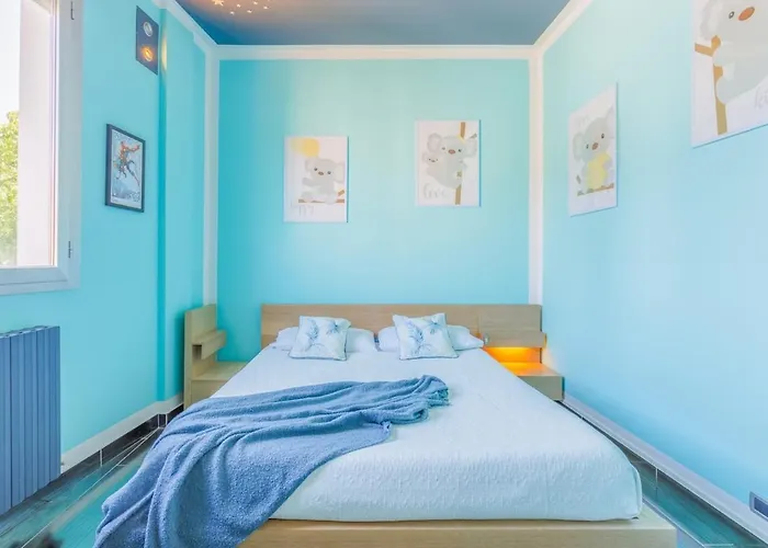 Comics & Cars - Themed Penthouse In Motor Valley Διαμέρισμα *