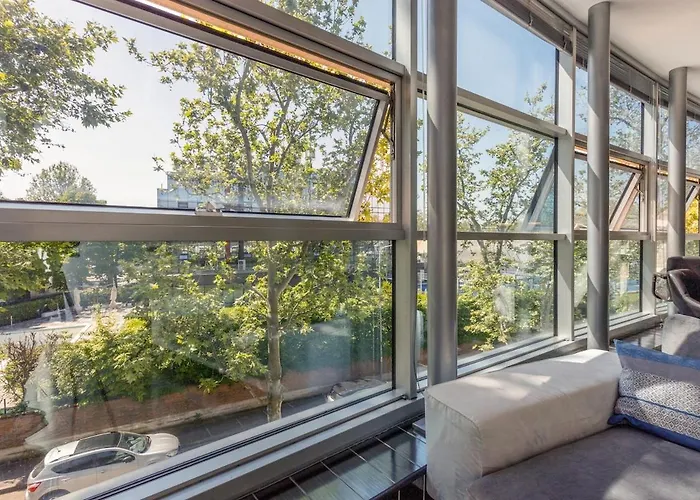 アパート Comics & Cars - Themed Penthouse In Motor Valley *