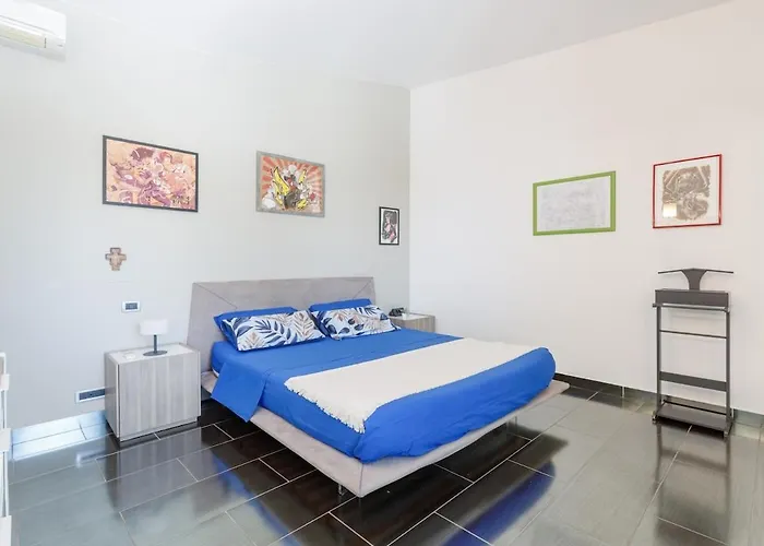 Comics & Cars - Themed Penthouse In Motor Valley