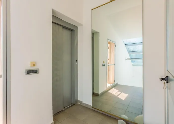 アパート Comics & Cars - Themed Penthouse In Motor Valley