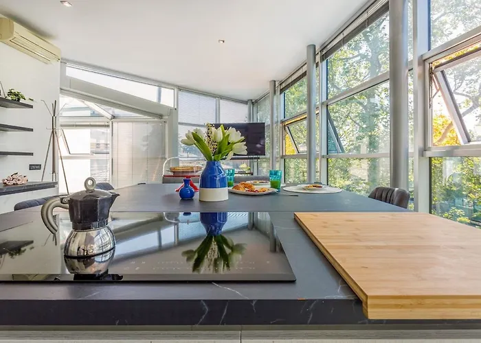 アパート Comics & Cars - Themed Penthouse In Motor Valley