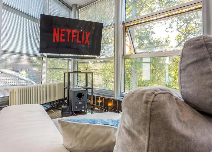 Διαμέρισμα Comics & Cars - Themed Penthouse In Motor Valley *