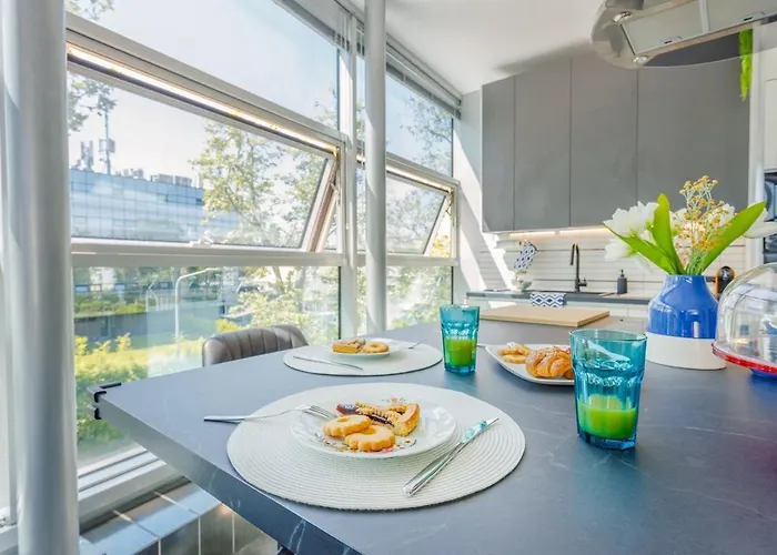 Comics & Cars - Themed Penthouse In Motor Valley *