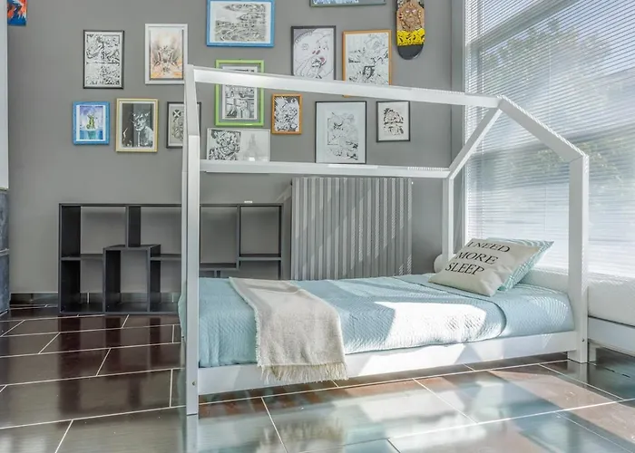 Comics & Cars - Themed Penthouse In Motor Valley
