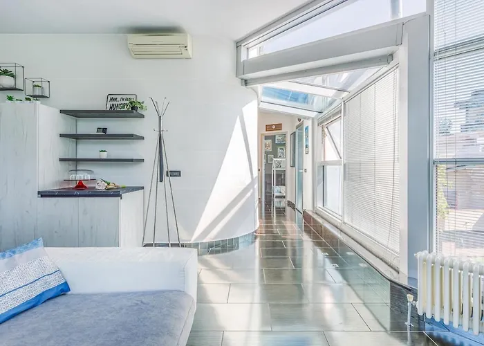 Comics & Cars - Themed Penthouse In Motor Valley アパート