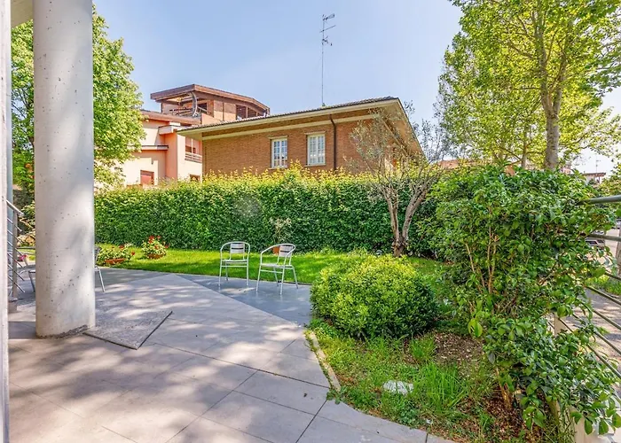 Comics & Cars - Themed Penthouse In Motor Valley *