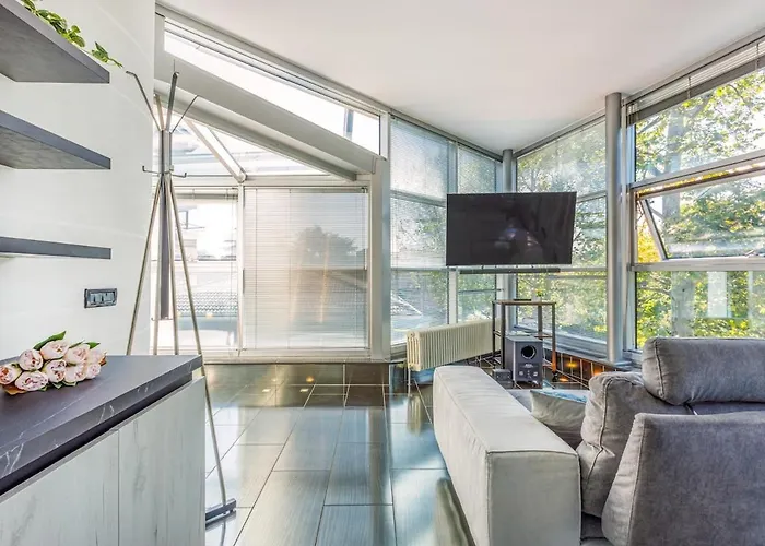 Comics & Cars - Themed Penthouse In Motor Valley Διαμέρισμα