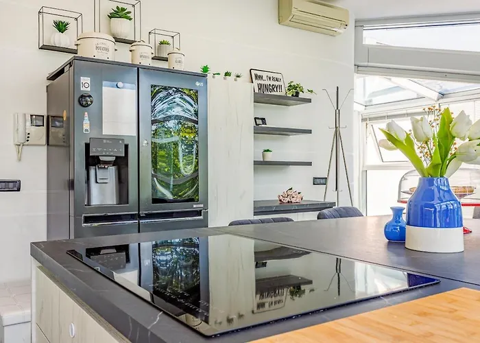 アパート Comics & Cars - Themed Penthouse In Motor Valley モデナ